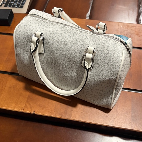 Guess Handbag - Picture 3 of 3